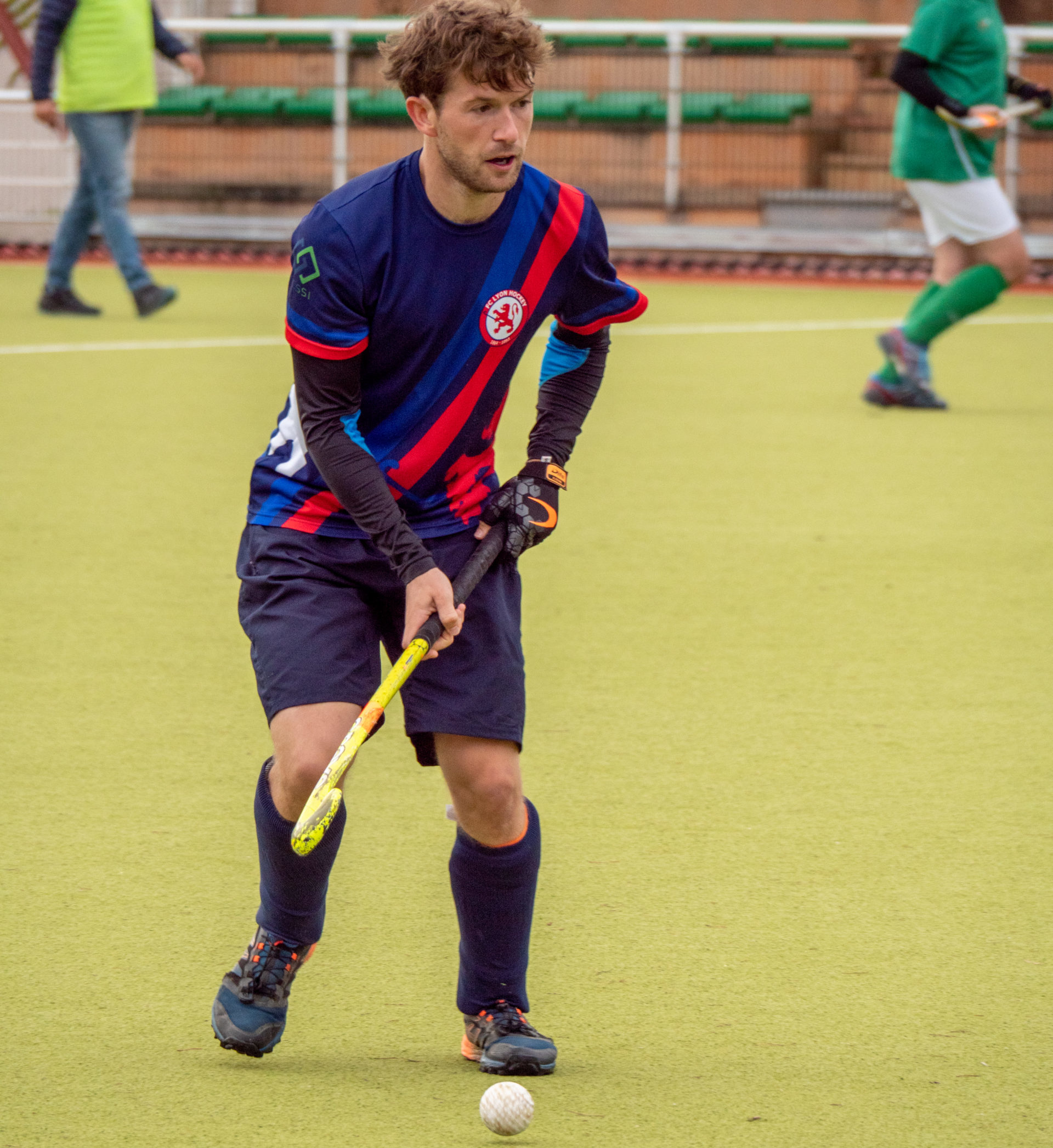 Callum Downs playing hockey for FCL Lyon